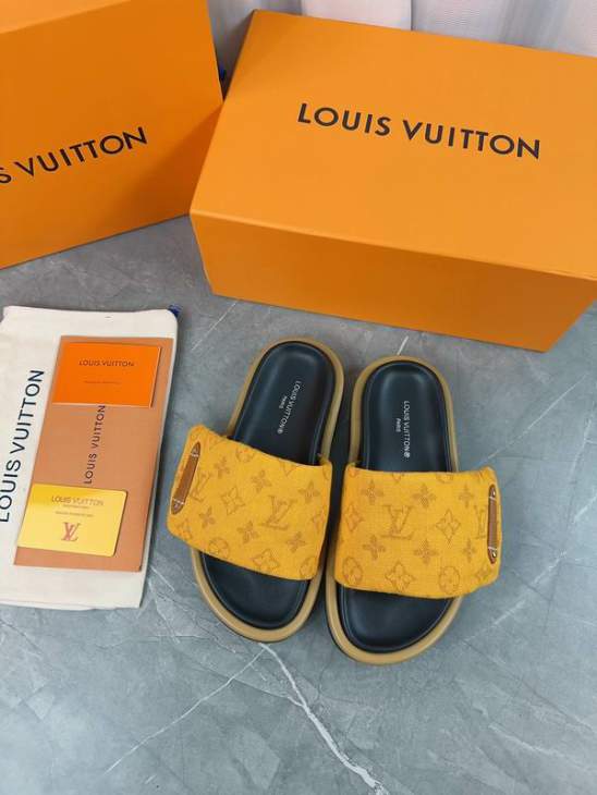 Picture of Louis Vuitton Slippers _SKULVsz35-45mnf02021166